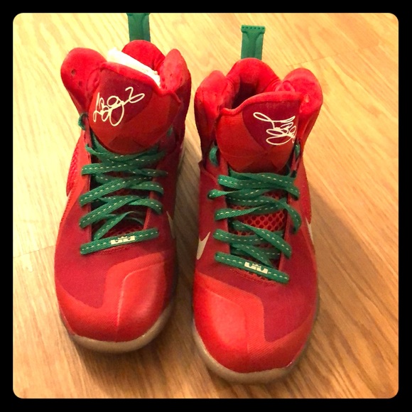 Lebron 9 Christmas colorway